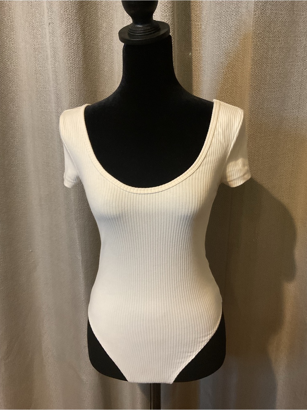 NWOT American‎ Eagle Outfitters Ribbed Scoop Neck Bodysuit in Ivory S